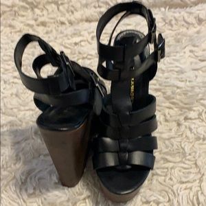Women Chinese Laundry wedge sandals